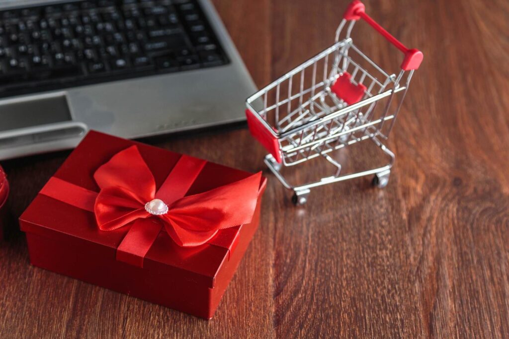 Custom printed retail shopping bags with logo for high-end boutiques and gift shops.